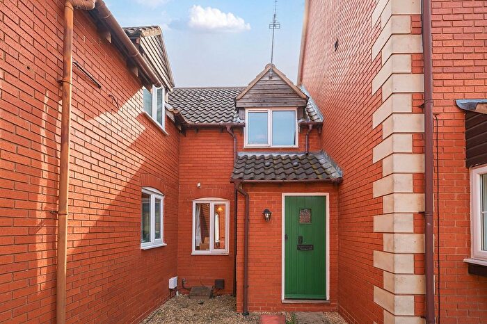 3 Bedroom Terraced House For Sale In The Highgrove, Bishops Cleeve, GL52