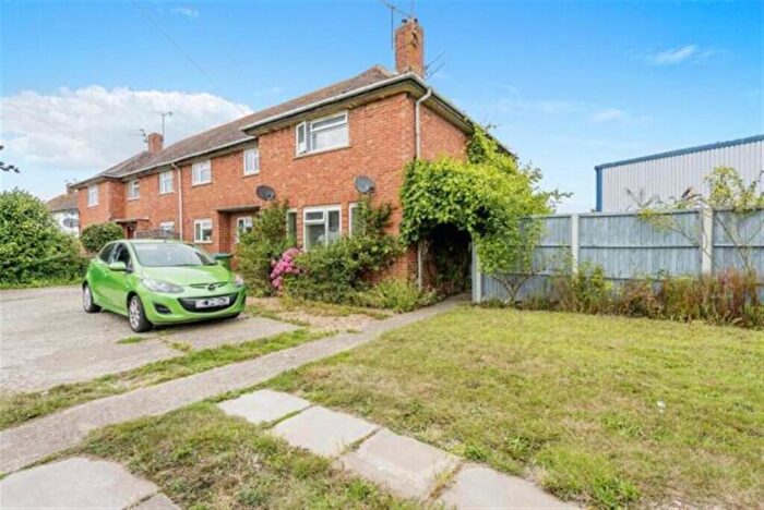 3 Bedroom Maisonette For Sale In Orchard Way, Bognor Regis, PO22