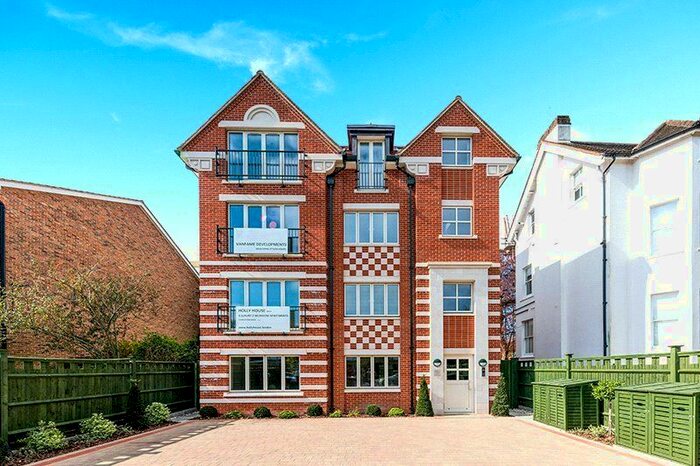 2 Bedroom Flat To Rent In Clifton Road, Wimbledon, SW19