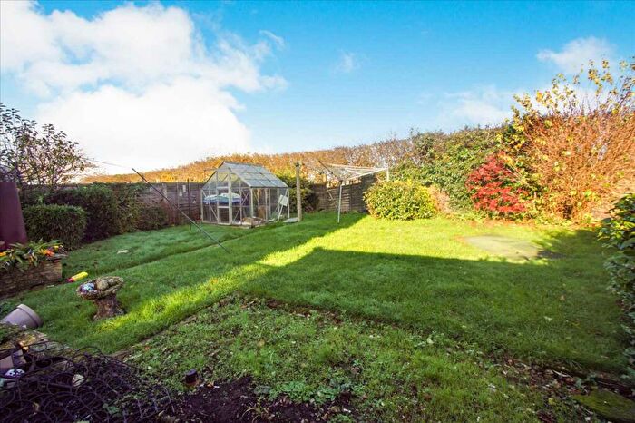 3 Bedroom End Of Terrace House For Sale In Long Furlong Drive, Slough, SL2