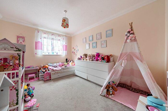 2 Bedroom End Of Terrace House For Sale In Avocet Way, Bicester, OX26