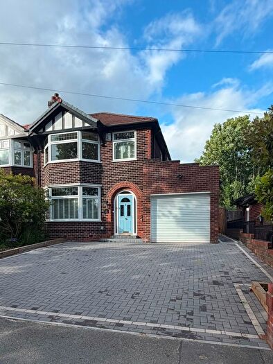 3 Bedroom Semi-Detached House For Sale In Broadway, Worsley, M28