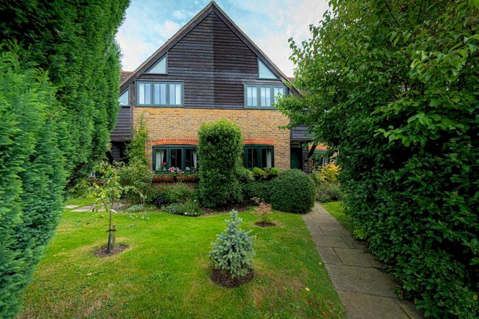 3 Bedroom Semi-Detached House To Rent In Durlock Road, Staple, CT3