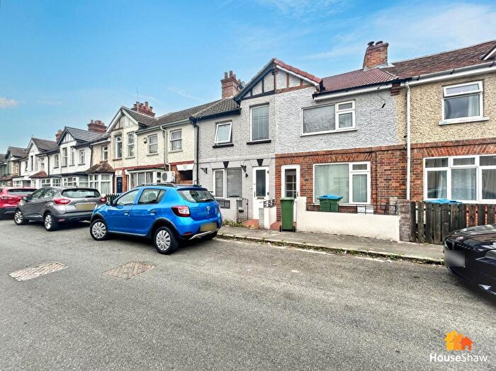 3 Bedroom Terraced House For Sale In Northern Road, Aylesbury, HP19