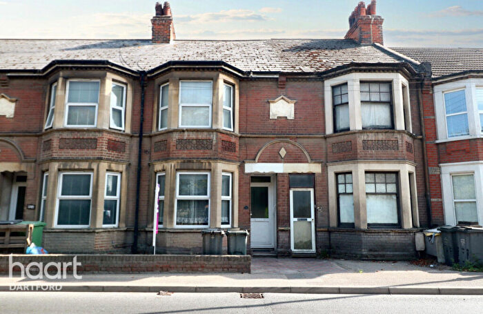 3 Bedroom Terraced House For Sale In London Road, Greenhithe, DA9