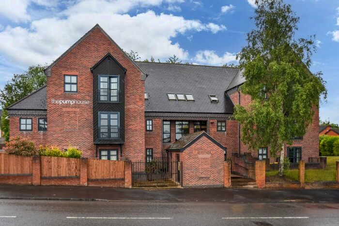 2 Bedroom Flat To Rent In Stourbridge Road, Stourbridge, West Midlands, DY9