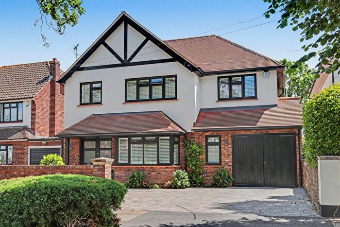 4 Bedroom Detached House For Sale In Parkanaur Avenue, Thorpe Bay, SS1