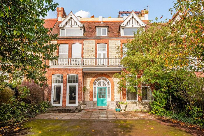 2 Bedroom Apartment For Sale In Queens Gate, PL4