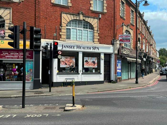 2 Bedroom Flat To Rent In The Parade, Beynon Road, Carshalton, SM5