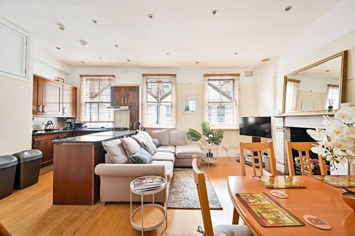 3 Bedroom Mews To Rent In Astwood Mews, South Kensington, London, SW7