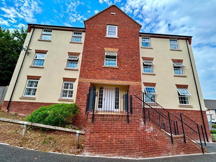 2 Bedroom Flat For Sale In Celtic Close, Exeter, EX1