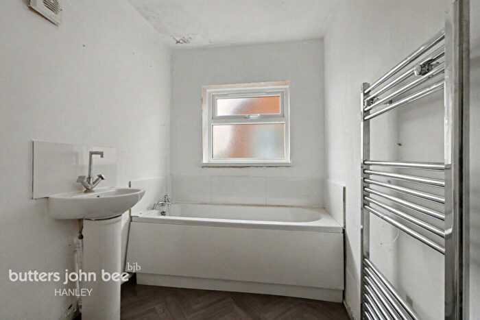 3 Bedroom Semi-Detached House For Sale In Pinfold Avenue, Stoke-On-Trent, ST6