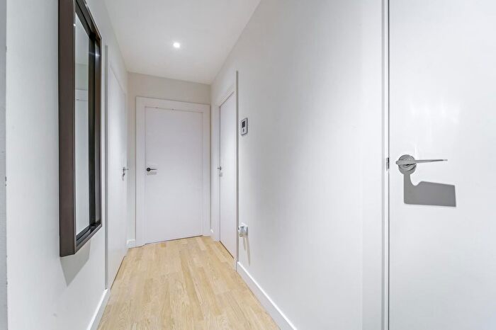 1 Bedroom Flat For Sale In Hyperion Tower, Brentford, TW8
