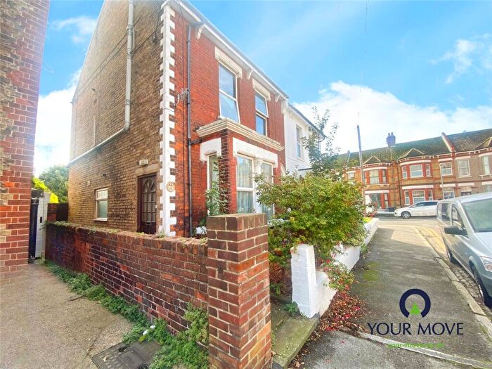2 Bedroom Maisonette To Rent In Grove Road, Ramsgate, Kent, CT11