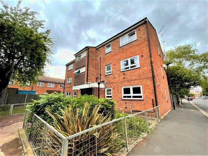 1 Bedroom Flat To Rent In Custom House, E16