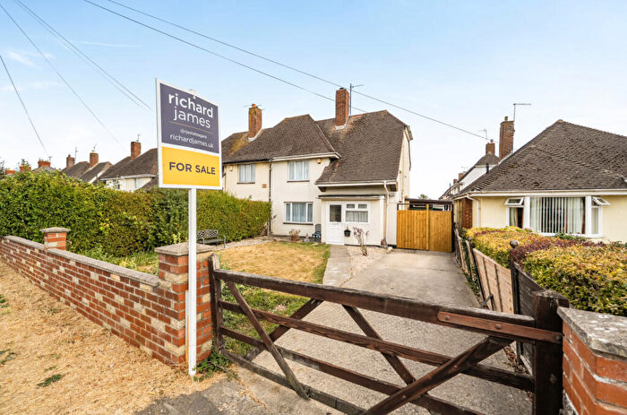 3 Bedroom Semi-Detached House For Sale In Oxford Road, Stratton St Margaret, Swindon, SN3