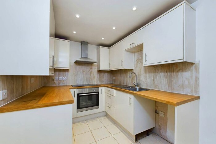 2 Bedroom Flat For Sale In Chatsworth Road, Torquay, TQ1