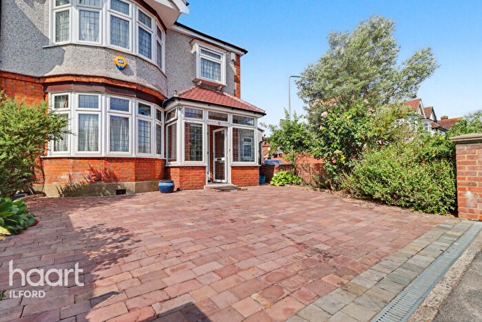 4 Bedroom End Of Terrace House To Rent In Cranbrook Rise, Ilford, IG1