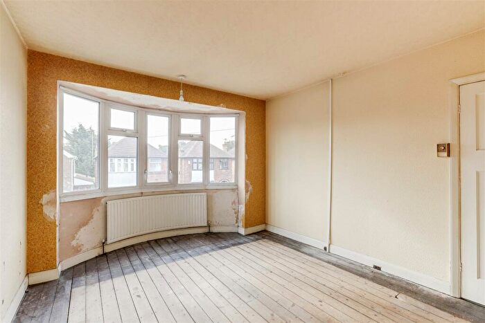 3 Bedroom Detached House For Sale In Newlyn Drive, Aspley, Nottinghamshire, NG8