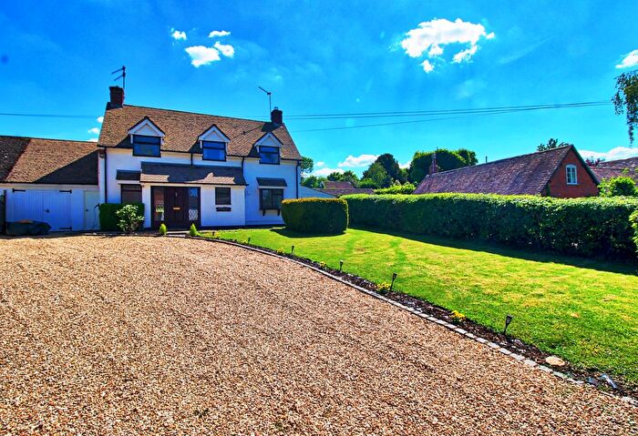 3 Bedroom Link Detached House For Sale In Abbots Morton, Worcester, WR7