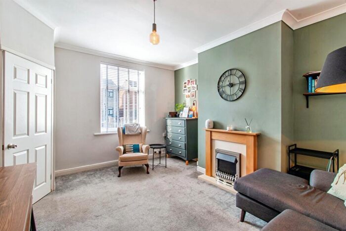 2 Bedroom End Of Terrace House For Sale In Springfield Road, Morley, Leeds, LS27