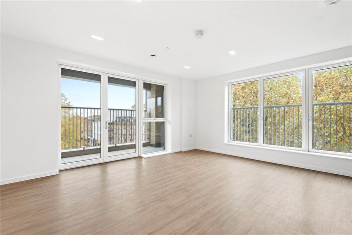 2 Bedroom Flat To Rent In Wheatstone Gardens, London, W10