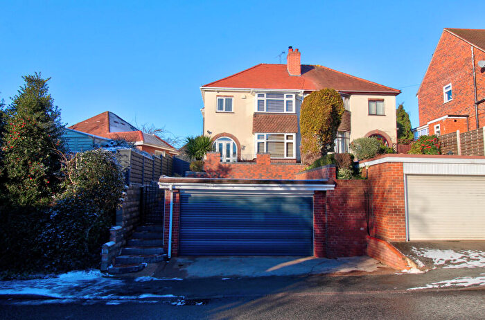 3 Bedroom Semi Detached House For Sale In Brook Holloway, Stourbridge, DY9