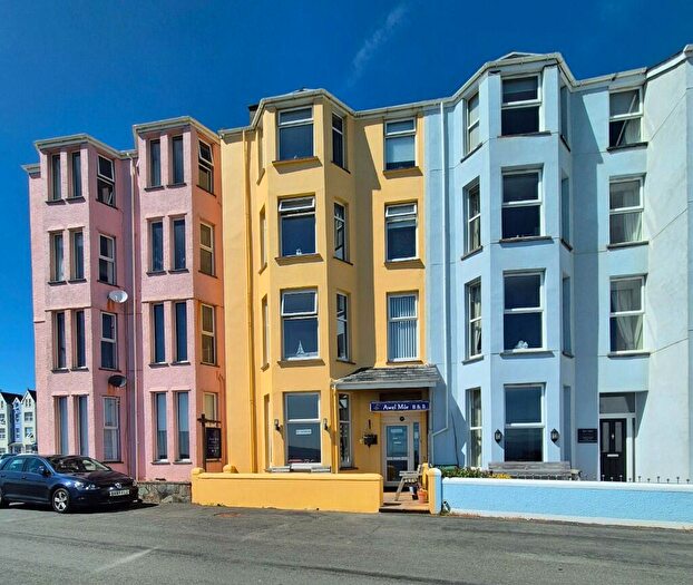 11 Bedroom Terraced House For Sale In Marine Terrace, Criccieth, Gwynedd, LL52