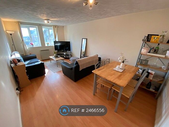 2 Bedroom Flat To Rent In Broomfield Lodge, Leeds, LS6