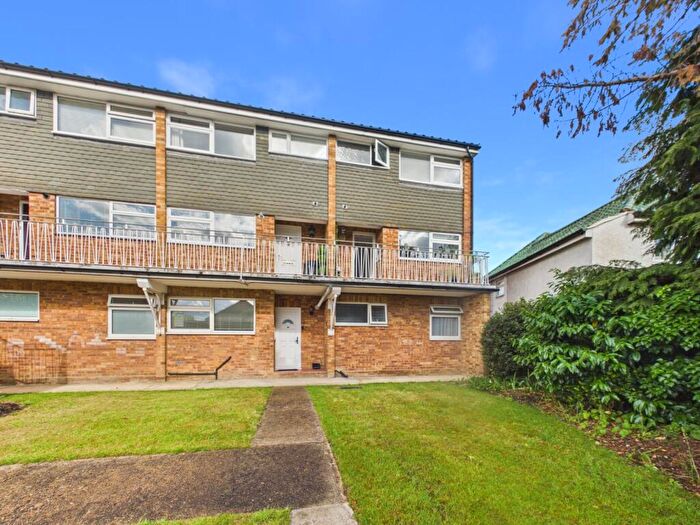 3 Bedroom Maisonette For Sale In Ditton Road, Langley, Berkshire, SL3