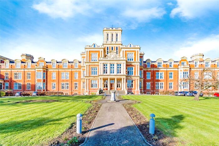1 Bedroom Flat For Sale In Royal Earlswood Park, Redhill, Surrey, RH1