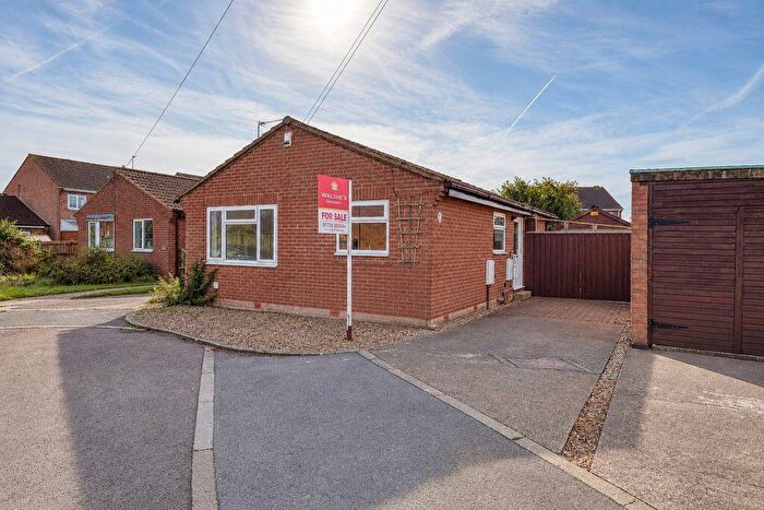 2 Bedroom Detached Bungalow For Sale In Broadlands Close, Dunscroft, DN7