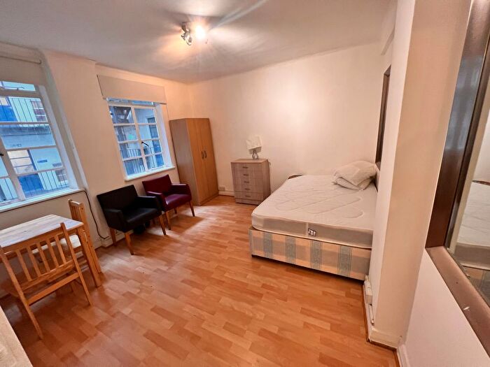 Studio To Rent In Hatherley Grove, London, W2