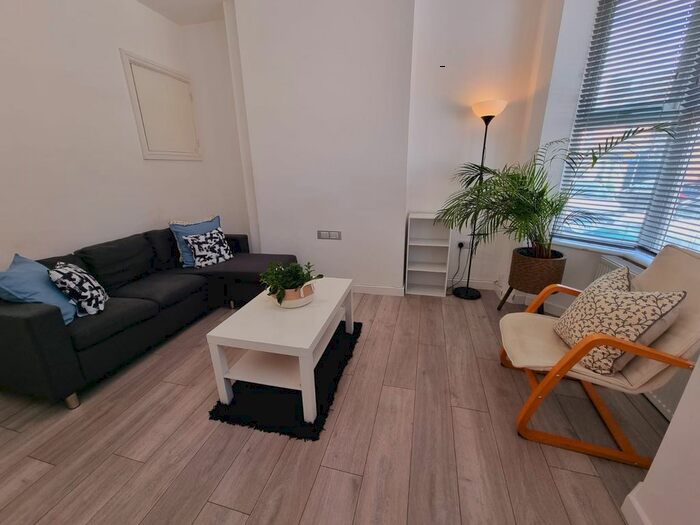 4 Bedroom Terraced House To Rent In Foxhall Road, Nottingham, NG7