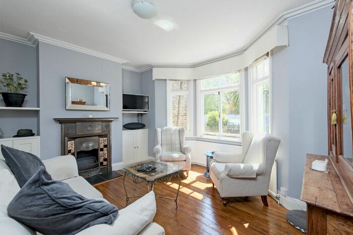 2 Bedroom Flat To Rent In North Worple Way, London, SW14