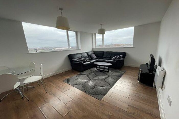 3 Bedroom Flat To Rent In Mere Bank, Liverpool, L17
