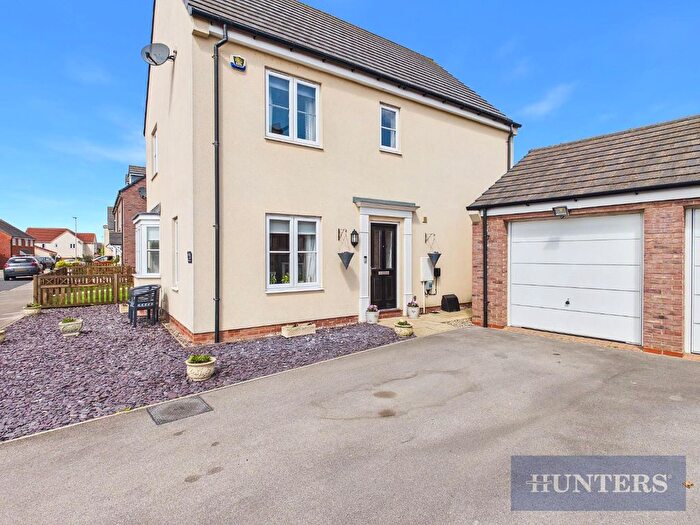 4 Bedroom Semi-detached House For Sale In Malling Avenue, Eastfield, Scarborough, YO11