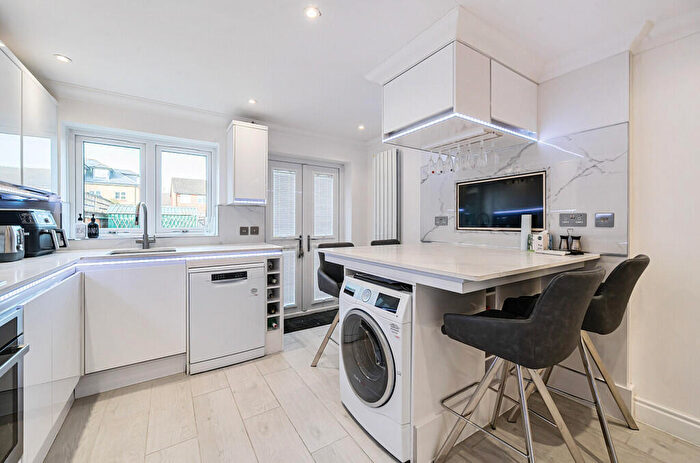 2 Bedroom Semi-Detached House For Sale In Wrythe Green Road, Carshalton, SM5