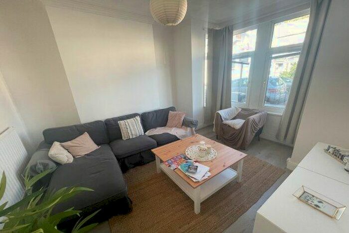 3 Bedroom Property To Rent In Moorland Road, Cardiff, CF24