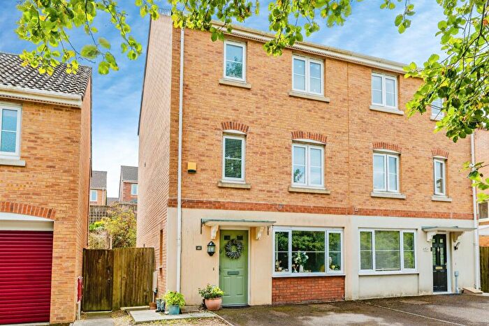 4 Bedroom Semi-Detached House For Sale In Kingfisher Road, North Cornelly, Bridgend, CF33