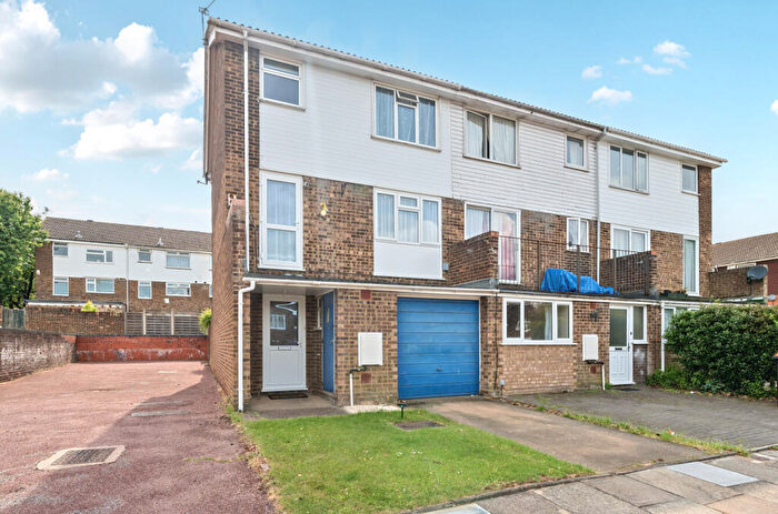4 Bedroom End Of Terrace House For Sale In Beale Street, Dunstable, Bedfordshire, LU6