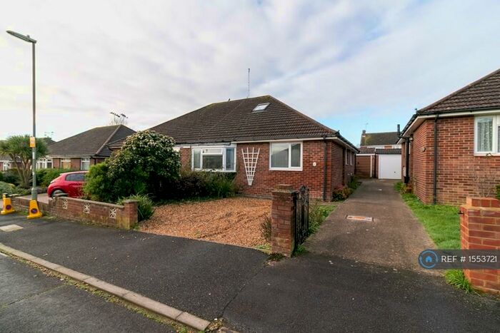 3 Bedroom Bungalow To Rent In Springfield Close, Havant, PO9