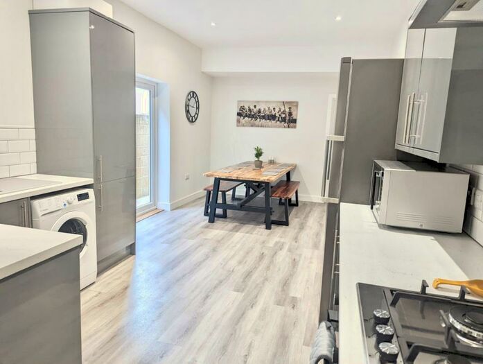 1 Bedroom House To Rent In Room, Shadwell Road, PO2