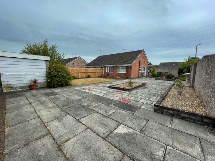 Houses for sale & to rent in CH62 0BY, New Chester Road, Eastham Wirral
