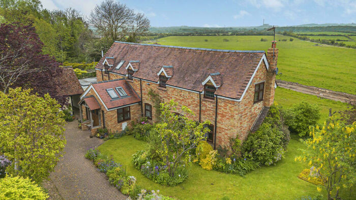 3 Bedroom Detached House For Sale In The Grove Mews, Grendon Underwood, HP18