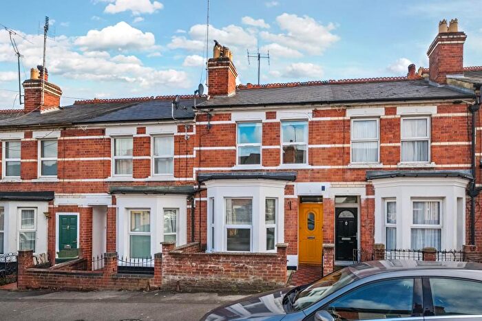 2 Bedroom Terraced House For Sale In West Reading, Berkshire, RG30