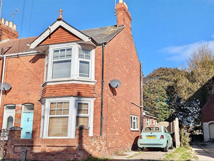 2 Bedroom End Of Terrace House For Sale In Chickerell Road, Weymouth, DT4