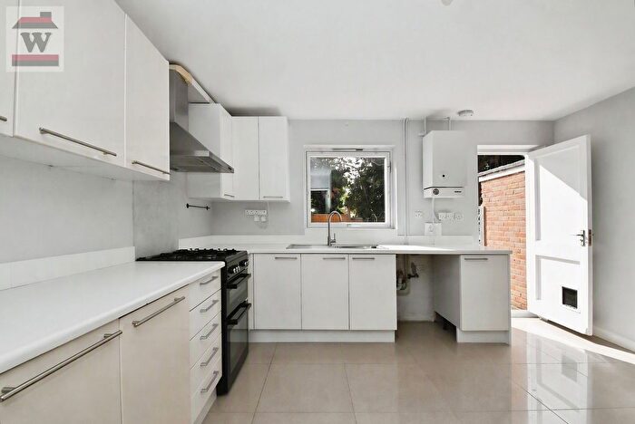 4 Bedroom Town House To Rent In Aplin Way, Isleworth, TW7