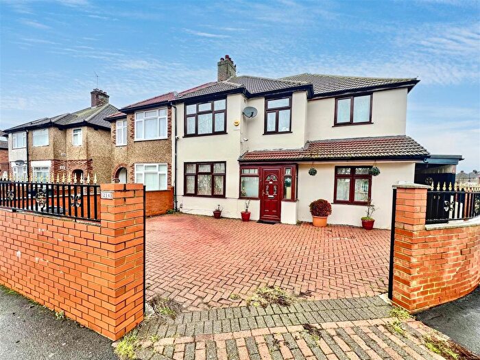 4 Bedroom Semi Detached House For Sale In Heath Road, Hounslow, TW3