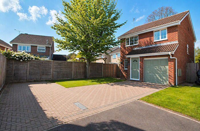 3 Bedroom Detached House For Sale In The Meadow, Denmead, PO7